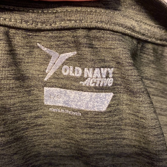 Men’s Old Navy Active short sleeve shirt - Picture 4 of 4